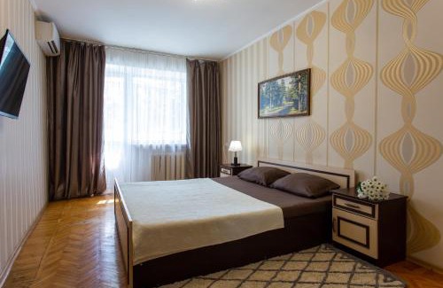 Dzerzhyns'kyi District Apartment | Discover Covent Garden Kharkiv: Family & Pet-Friendly Stay