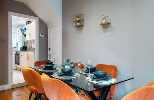 Holborn and Covent Garden Apartment | Charming Covent Garden Apartment with Spa & Breakfast