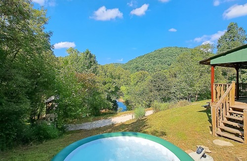Stanton Cabin | Covered Bridge + Cabin on water w/hot tub IN the Red River Gorge!