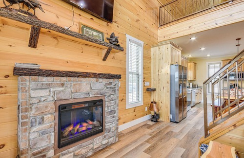 Richland Cabin | Covered Porch & Fire Pit: Cabin in Richland