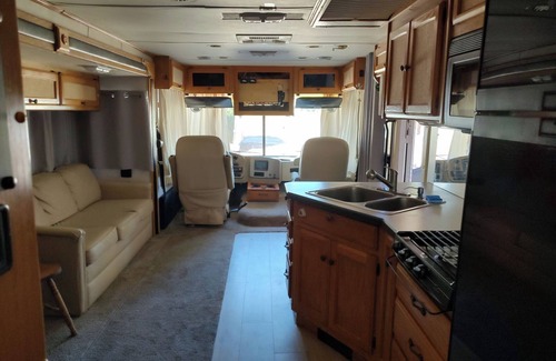 Tombstone House | "Covered Wagon" Charming RV in serene TOMBSTONE