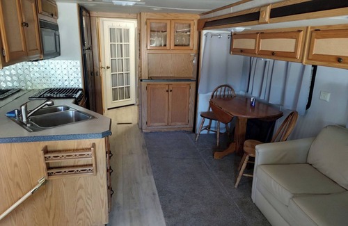 Tombstone House | "Covered Wagon" Charming RV in serene TOMBSTONE