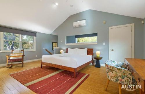 Tarrytown Apartment | Coveted Tarrytown Studio Apt 1BA w Breakfast Nook Window Desk King Bed