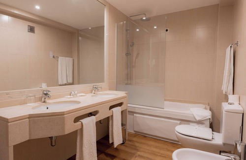 Covilha Hotel | Elegant Covilha Dona Maria Hotel with Spa and Pool Access