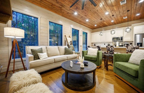 Pickens Cabin | Cowabunga Cabin - Pool, Hot Tub, Play Park, Outdoor Kitchen, Shuffleboard