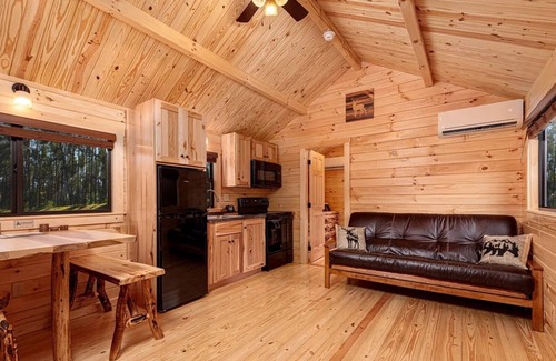 Centre Hotel | Cowan Creek Lodges