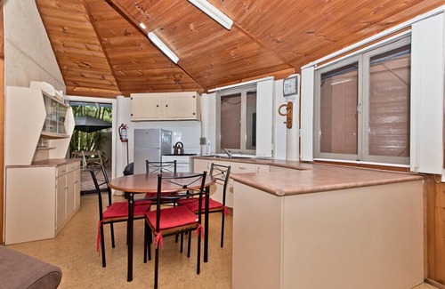 Brisbane Waterfront Apartment | Family-Friendly Stay at Cowan Palms with Breakfast Included