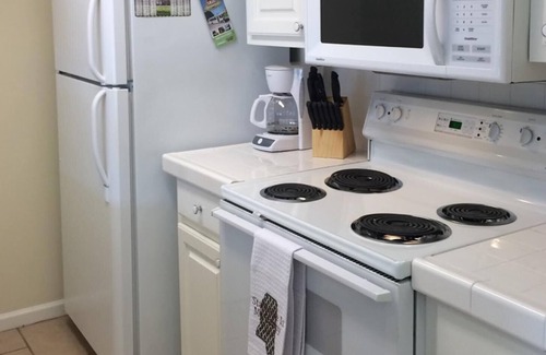 Starkville Condo | Cozy Cowbell Condo: Guest Rated 9.8 with Breakfast & Kitchen