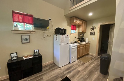 Winslow Cabin | Peaceful Cowboy Cabin: Guest Rated 9.8 with Pool & Spa