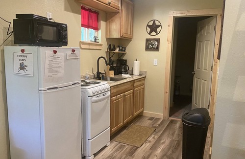 Winslow Cabin | Peaceful Cowboy Cabin: Guest Rated 9.8 with Pool & Spa