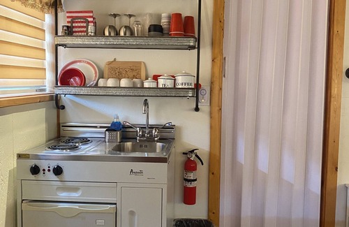 Heron Cabin | Pet-Friendly Cowboy Camp Cabin at Elk Barn Guest Ranch