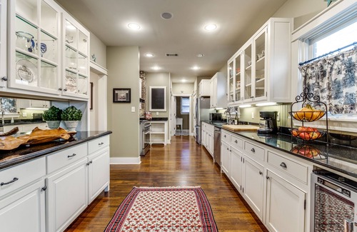 Fort Worth Cultural District House | Central Cowboy Casa: Top-Rated Stay with Family Amenities!