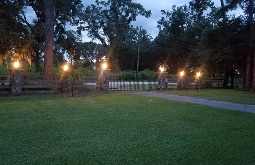 Citra House | Pet-Friendly Cowboy Cottage on Scenic Horse Farm Retreat