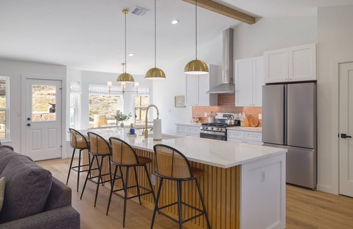 West Oak Hill House | Cowboy Ridge - Luxe & Serene Gem: Cowboy Pool - Games - Fire Pits - Sleeps 12