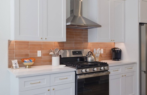 West Oak Hill House | Cowboy Ridge - Luxe & Serene Gem: Cowboy Pool - Games - Fire Pits - Sleeps 12
