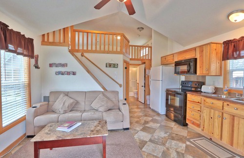 Wimberley Cabin | Discover the Cowgirl and Cowboy Cabin with Pool Access