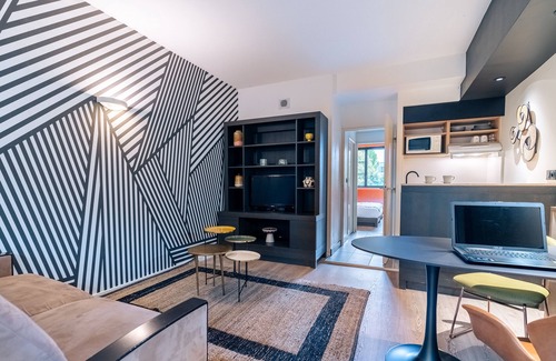 Haute-Borne Apartment | Discover Cowool Lille Villeneuve D'Ascq with Spa & Breakfast
