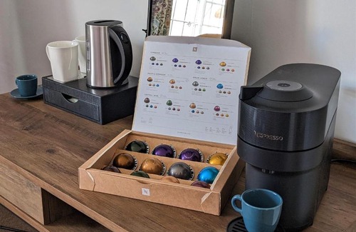 Weston Underwood Bed & Breakfast | Pet-Friendly Retreat at Cowpers Oak - Rated 9.3/10