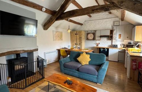 Bryn-crug House | Discover The Cowshed: Pet-Friendly Retreat with High Ratings
