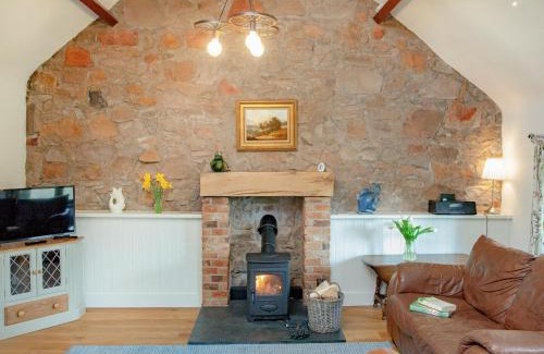 Tiverton House | Pet-Friendly Cowslip Cottage - Rated 10/10 by Guests