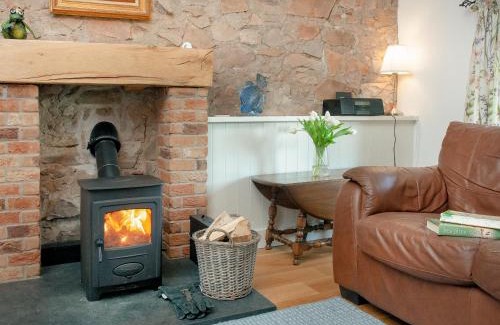 Tiverton House | Pet-Friendly Cowslip Cottage - Rated 10/10 by Guests