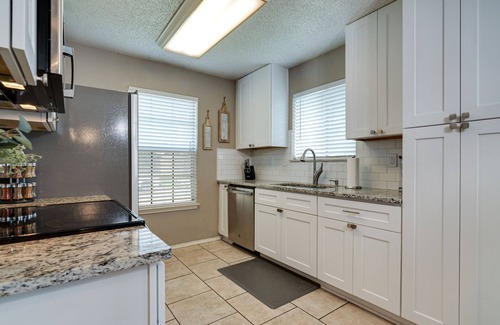 Fossil Creek House | Cowtown Cutie: Updated Comfort Near Downtown & Dining