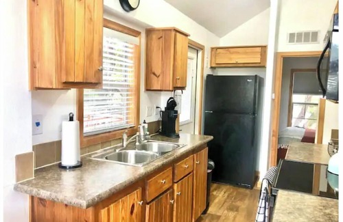 Austin Cabin | Cozy Coyote Cabin at a Tiny Home Resort with Pool Access