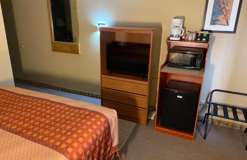 Limon Hotel | Pet-Friendly Coyote Motel East with Family Amenities