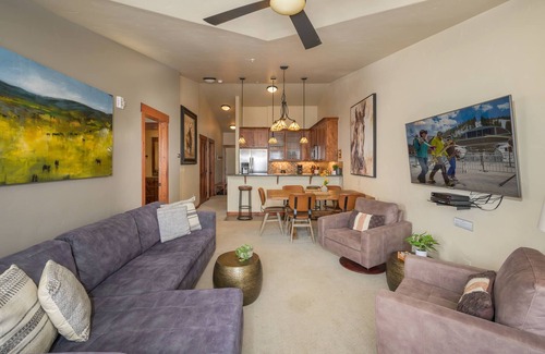 Fraser Condo | Pet-Friendly Cozens Pointe I-302 with Private Deck Views