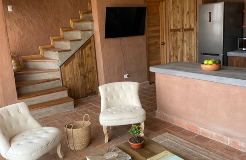 Huayllabamba Ski Chalet | Inviting House with Fireplace Overlooking Sacred Valley