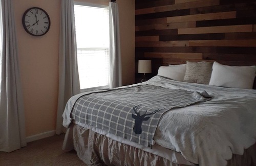 Mount Carmel Bed & Breakfast | Cozy Retreat with Breakfast and Family-Friendly Amenities