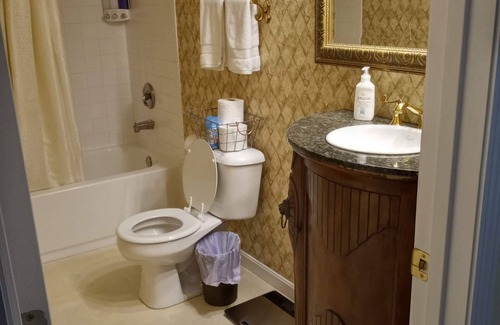 Mount Carmel Bed & Breakfast | Cozy Retreat with Breakfast and Family-Friendly Amenities