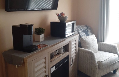 Mount Carmel Bed & Breakfast | Cozy Retreat with Breakfast and Family-Friendly Amenities