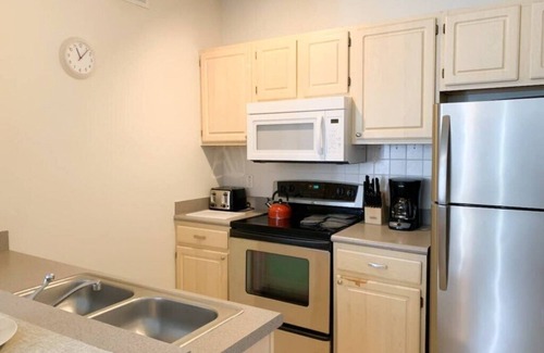 Lindfields Condo | Cozy 1-1 Condo for a Romantic Getaway!