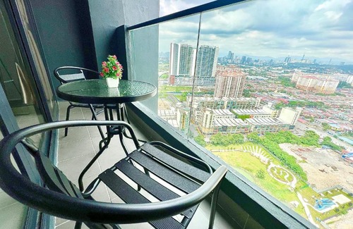 Petaling Jaya Apartment | Inviting 4-Star Family Retreat Near Sunway Pyramid