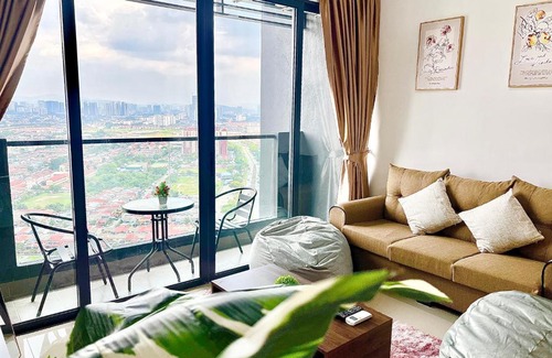 Petaling Jaya Apartment | Inviting 4-Star Family Retreat Near Sunway Pyramid