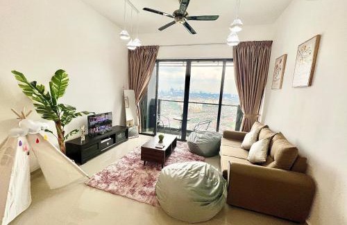Petaling Jaya Apartment | Inviting 4-Star Family Retreat Near Sunway Pyramid