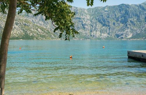 Donji Stoliv Apartment | Inviting 1-Bedroom Retreat Just Steps from the Sea