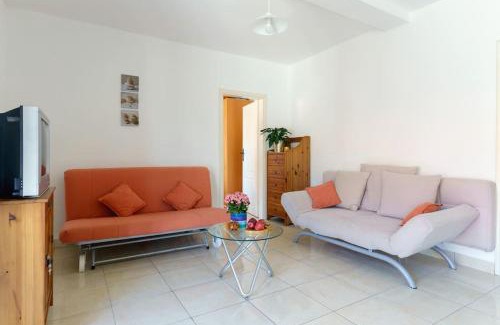 Donji Stoliv Apartment | Inviting 1-Bedroom Retreat Just Steps from the Sea