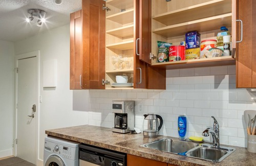 Sunalta Condo | Welcoming 1-Bedroom Retreat Near Downtown Calgary