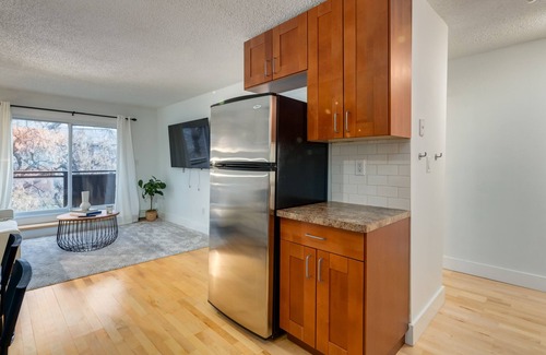 Sunalta Condo | Welcoming 1-Bedroom Retreat Near Downtown Calgary