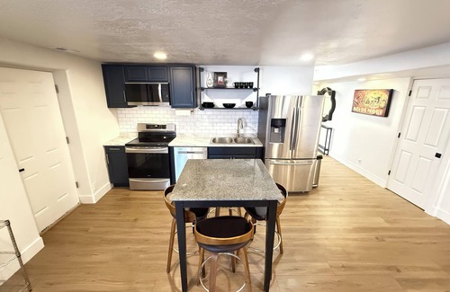 Draper Apartment | Cozy 1 bdrm & sofa bed full apt, many amenities in enjoyable Suncrest, Draper