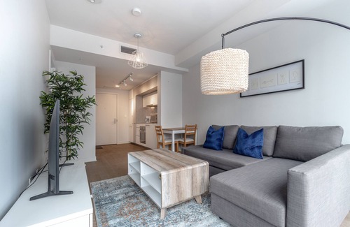Downtown Montreal Condo | Charming 1 Bed Apartment in Prime Downtown Montreal