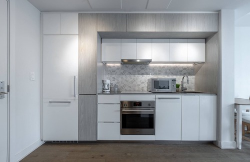 Downtown Montreal Condo | Charming 1 Bed Apartment in Prime Downtown Montreal