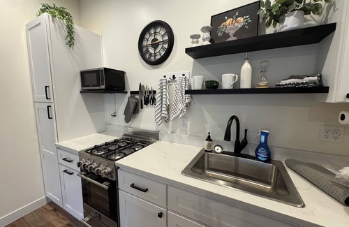 Rapid City Apartment | Cozy 1-bed apartment in lovely Rapid City with AC/Heat & large private yard