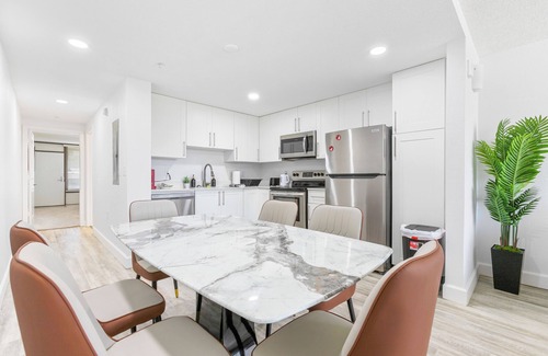 West Kissimmee Apartment | Cozy 1 Bed Apt l 15 Mins to Disney l Pools l Free Parking