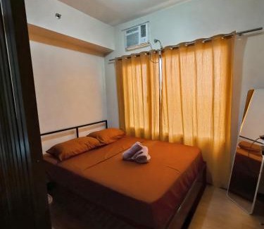 San Dionisio Apartment | Cozy 1 Bed Studio - Minutes to NAIA and MOA!