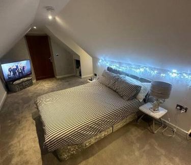 Cropston Apartment | Charming Urban Haven: Child-Friendly and Guest Rated 8.5