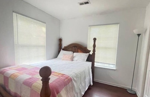 Cave Spring Apartment | Cozy 1 Bed w/ Fast Wifi & Free Parking