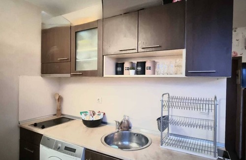 Golden Sands Apartment | Inviting 1-Bedroom Retreat with Sea View & Pool Access